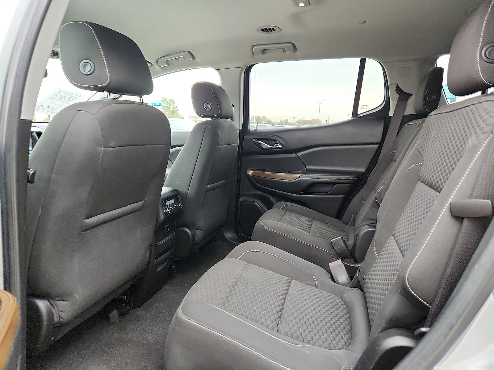 Used 2018 GMC Acadia SLE image 12