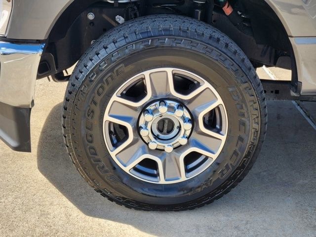 Used 2025 Ford F250 Lariat w/ FX4 Off-Road Package image 18