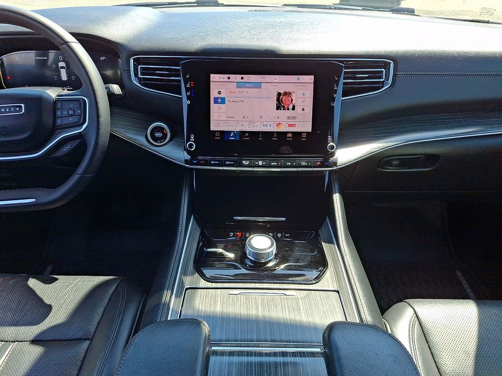 Used 2024 Jeep Wagoneer L Series II w/ Flexible Seating Group image 16