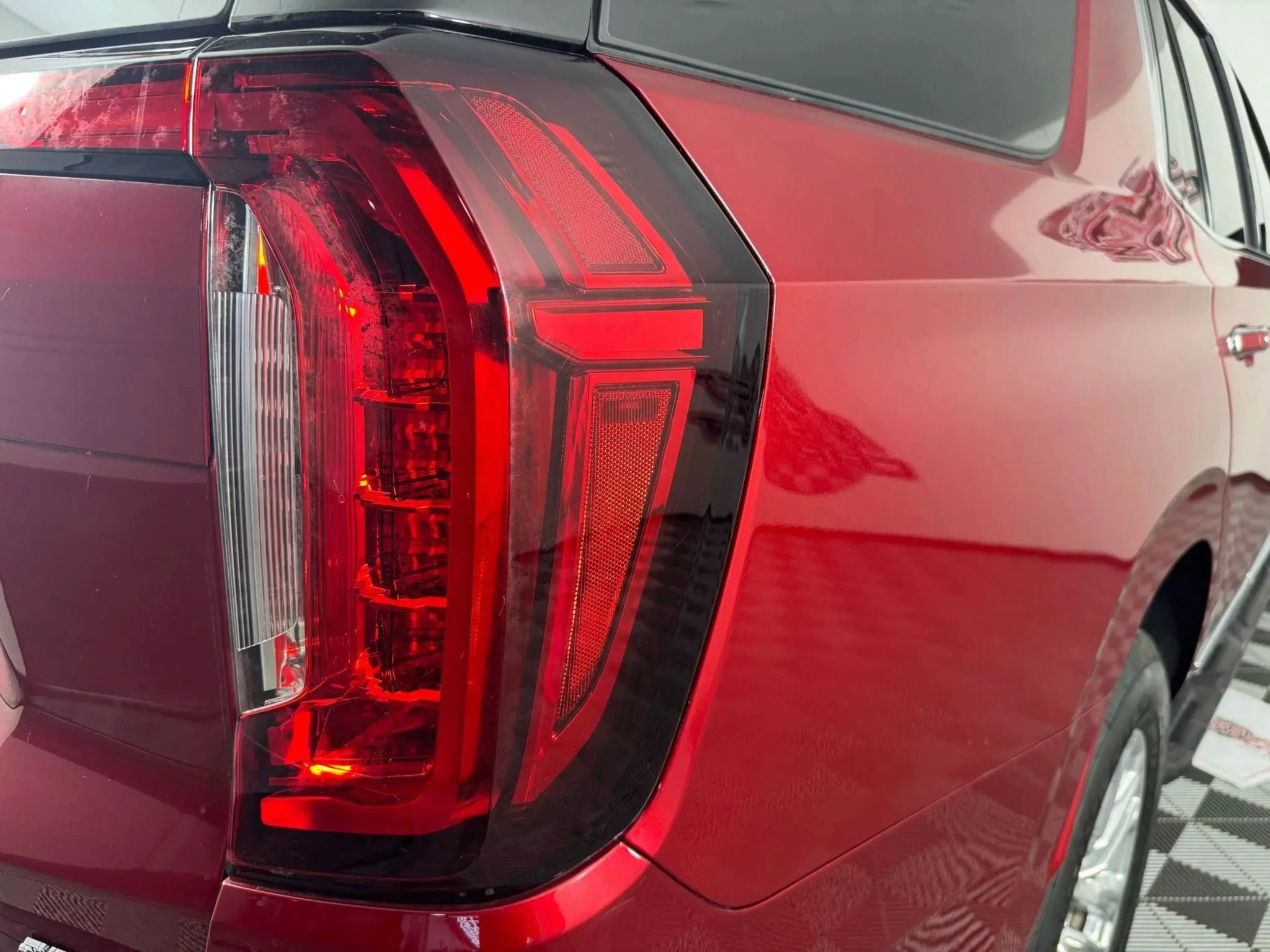 Used 2023 GMC Yukon SLT w/ SLT Luxury Package image 33