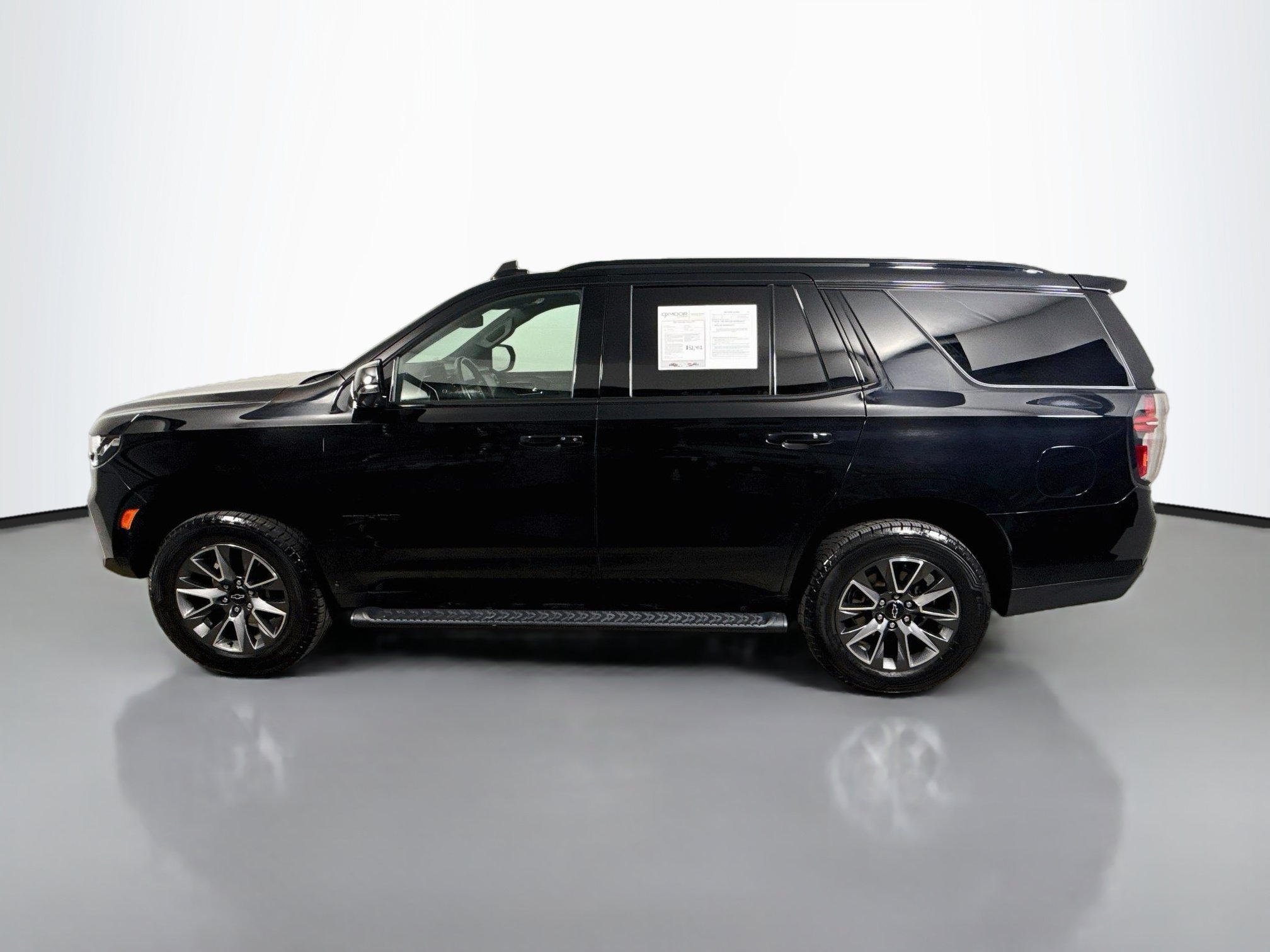 Used 2023 Chevrolet Tahoe Z71 w/ Luxury Package AWD/4WD image 4