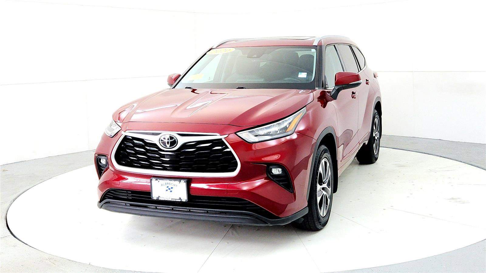 Used 2020 Toyota Highlander XLE image 2