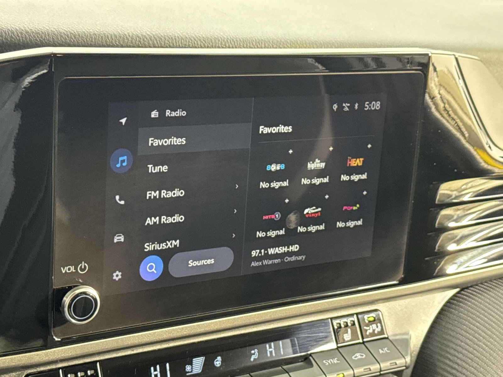 Used 2025 Toyota Camry SE w/ Convenience Package image 21