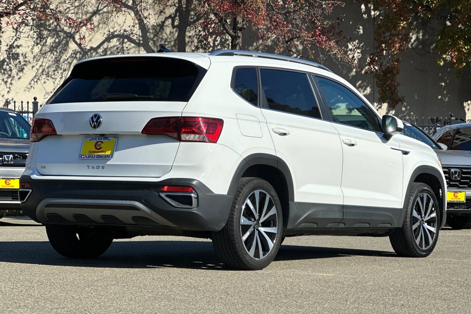 Used 2024 Volkswagen Taos SE image 4