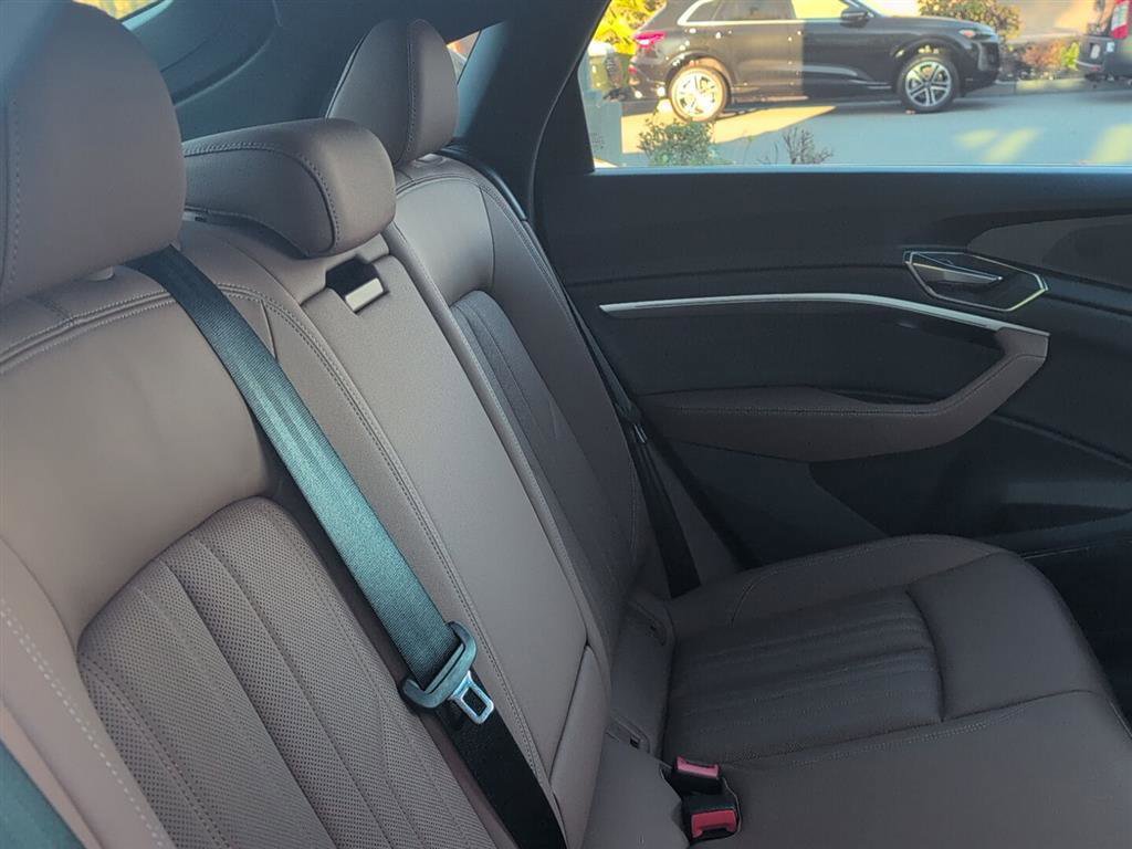 Used 2024 Audi Q8 e-tron Premium Plus image 15