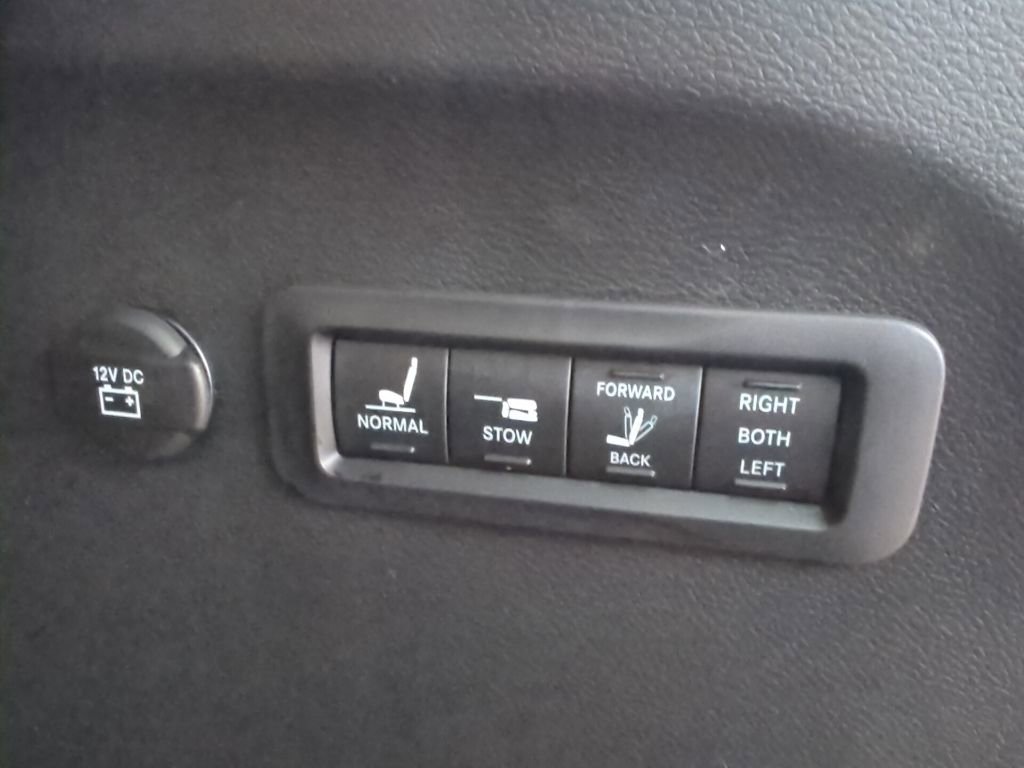 New 2026 Chrysler Pacifica Pinnacle w/ Trailer Tow Group image 45