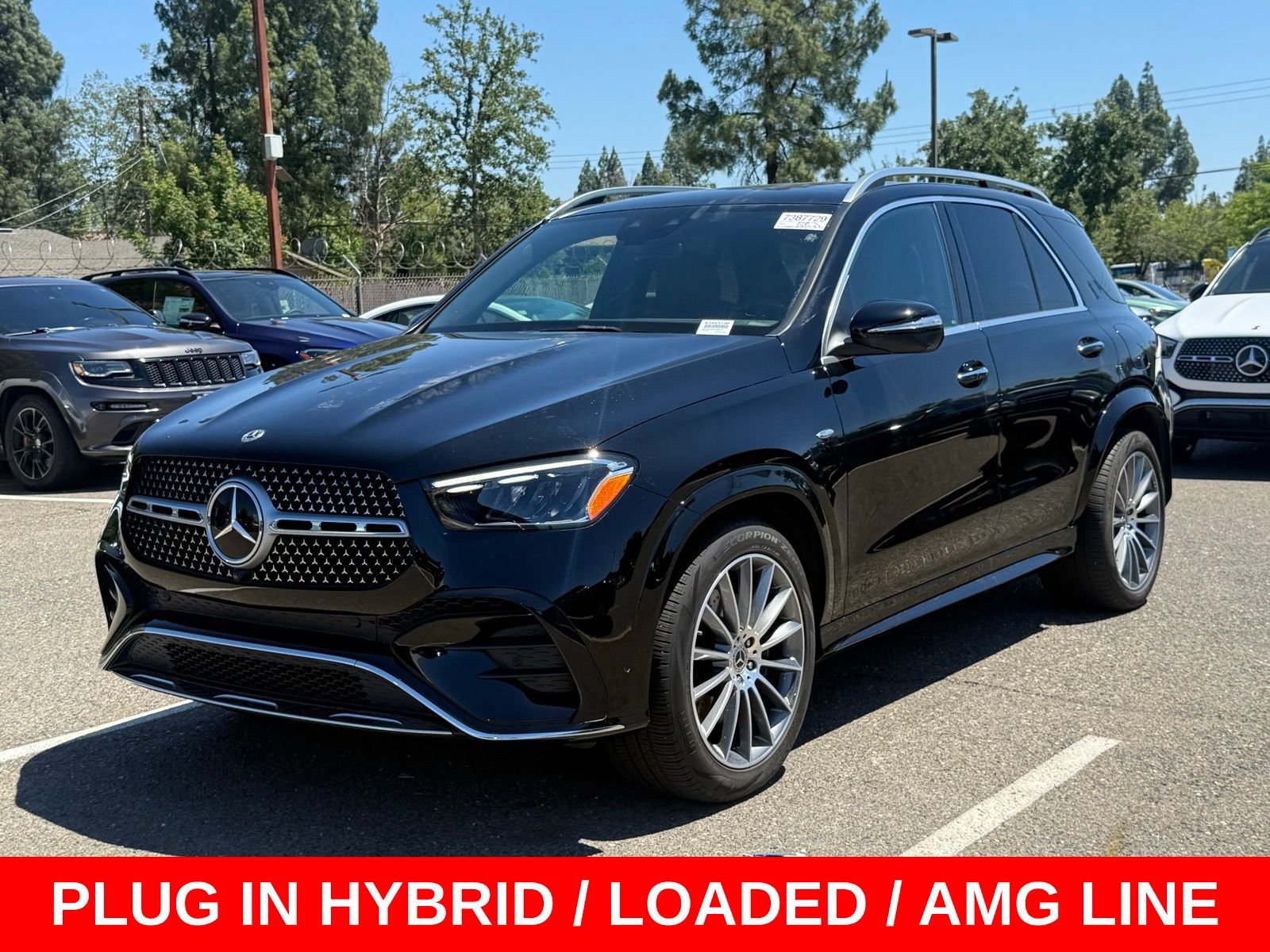 Used 2025 Mercedes-Benz GLE 450e 4MATIC w/ AMG Line Exterior image 1