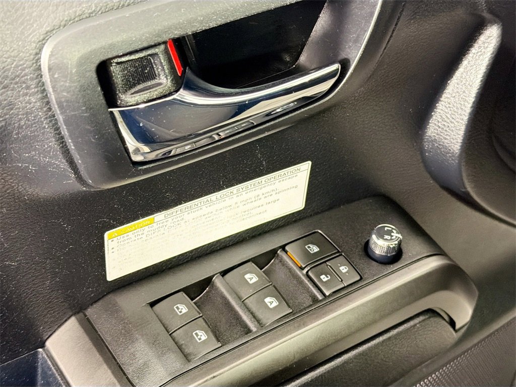 Used 2017 Toyota Tacoma TRD Off-Road image 17