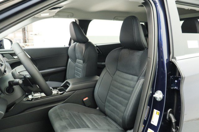New 2026 Mitsubishi Outlander FWD image 7