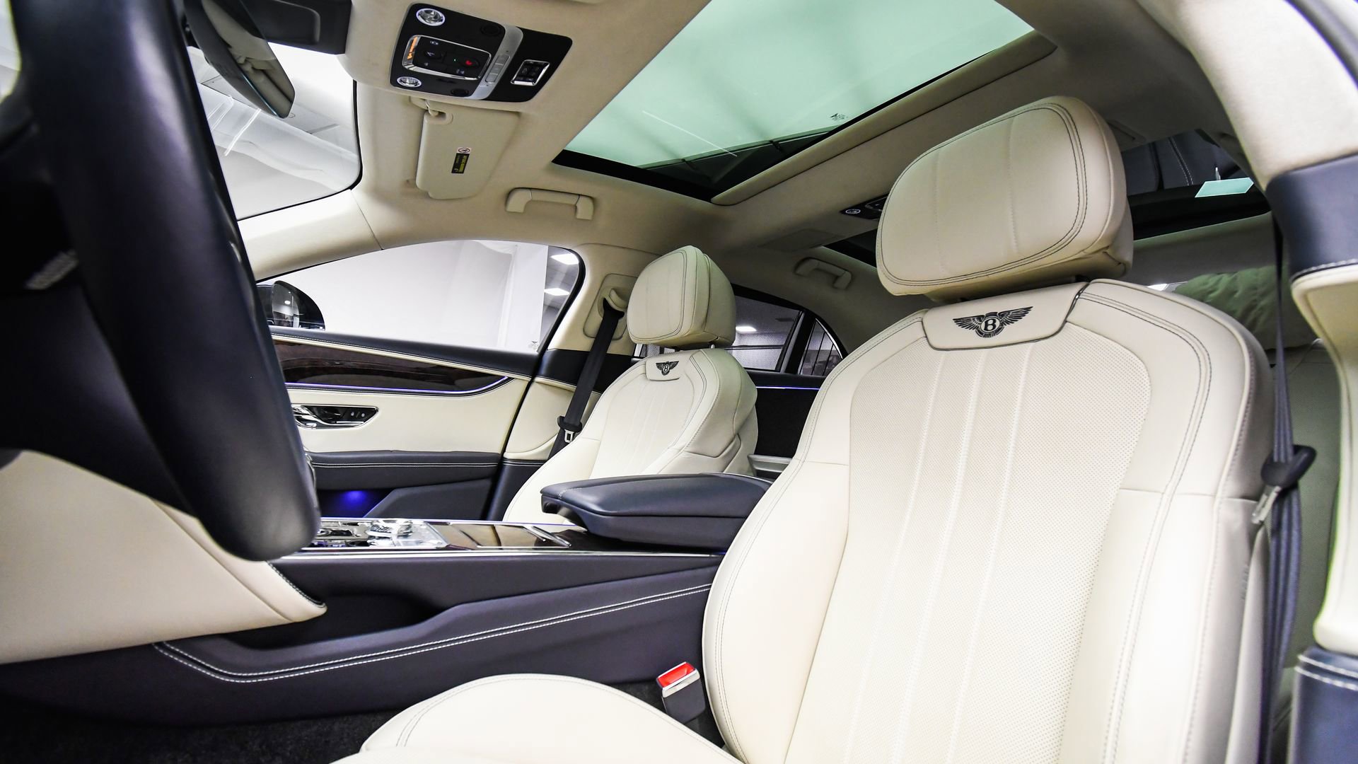 Certified 2024 Bentley Flying Spur Mulliner image 54