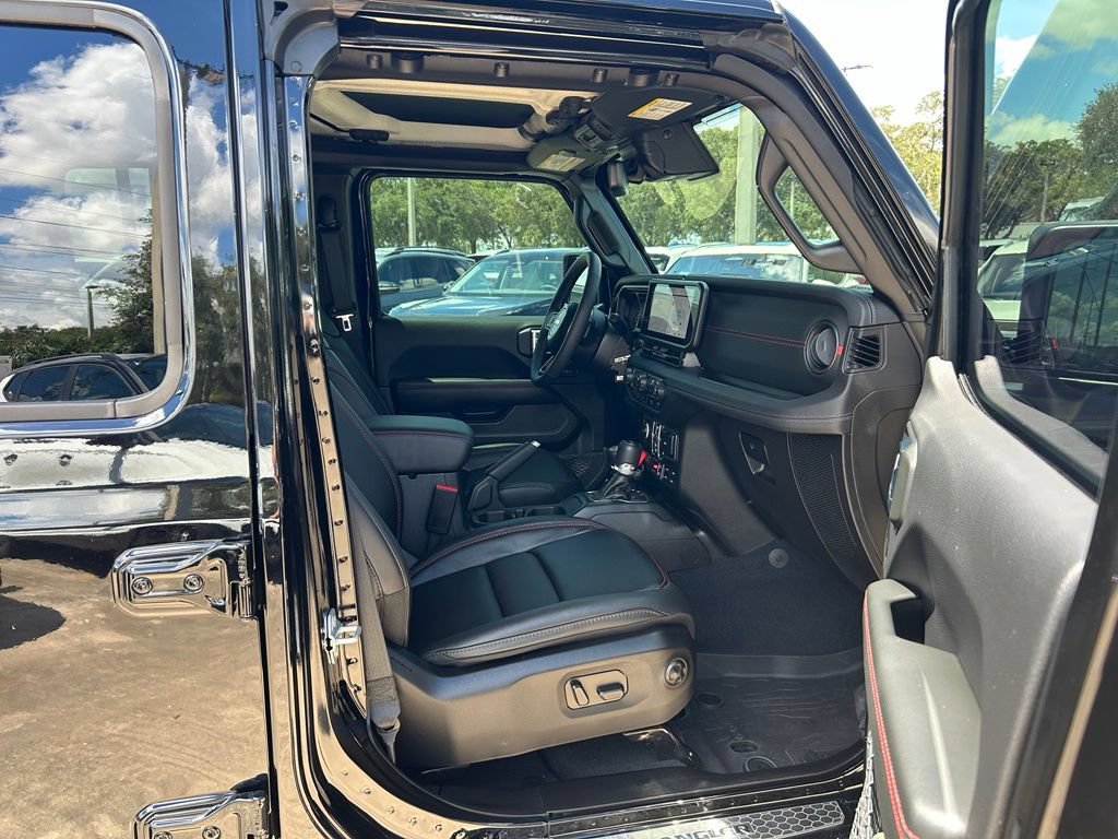 Used 2025 Jeep Wrangler Unlimited Rubicon AWD/4WD image 41