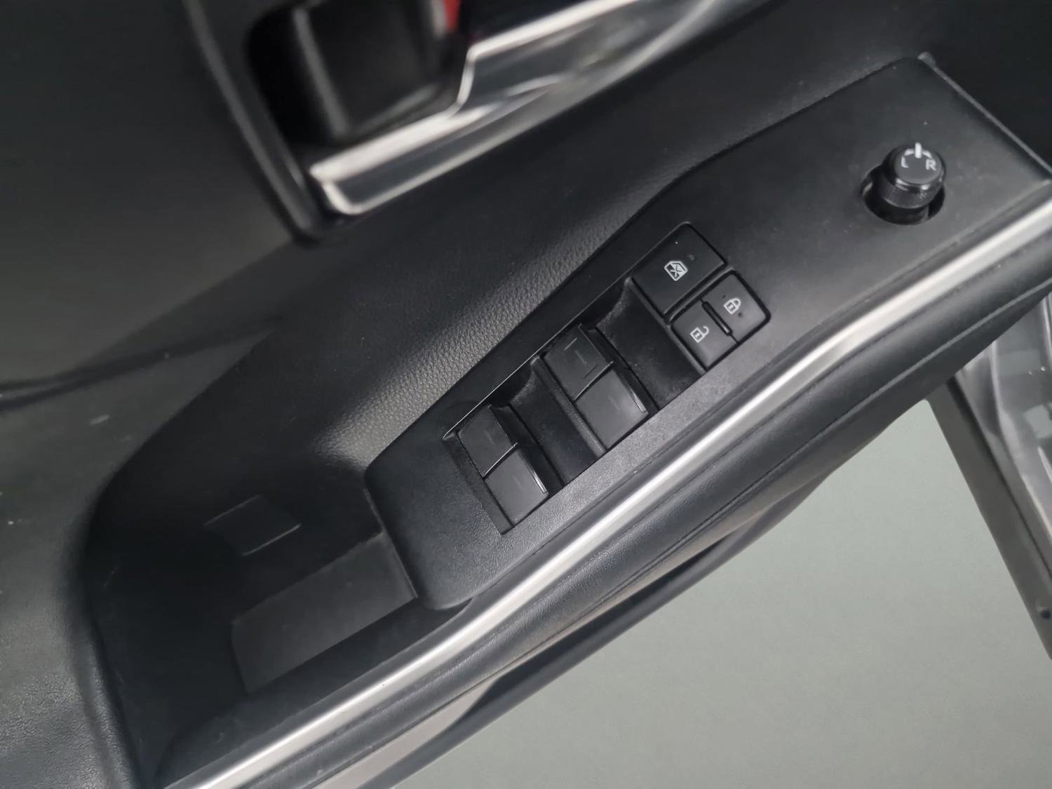 Used 2021 Toyota Highlander XLE image 32