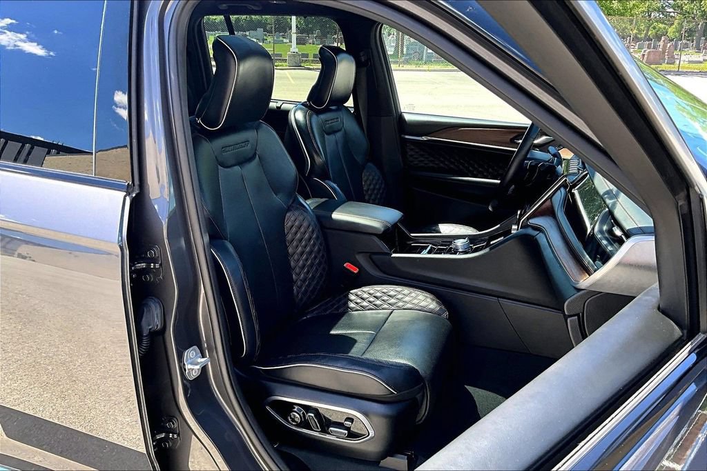 Used 2022 Jeep Grand Cherokee Summit w/ Advanced Protech Group IV AWD/4WD image 7