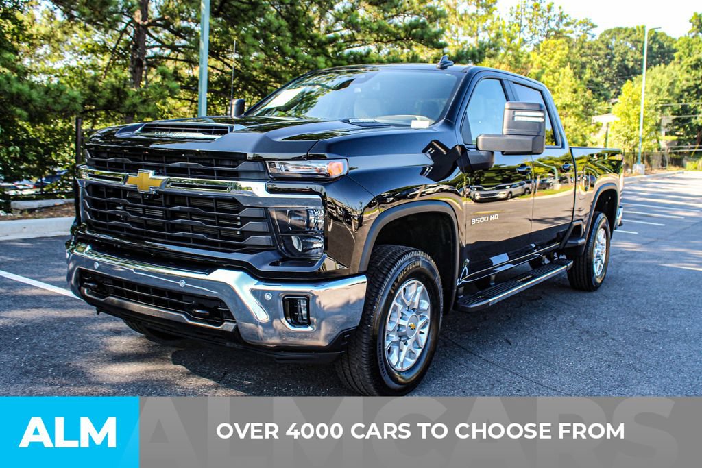 Used 2025 Chevrolet Silverado 3500 LT w/ Safety Package AWD/4WD image 2