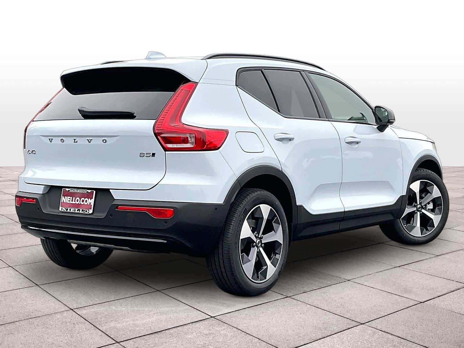 New 2026 Volvo XC40 B5 Plus w/ Protection Package Premier AWD/4WD image 4