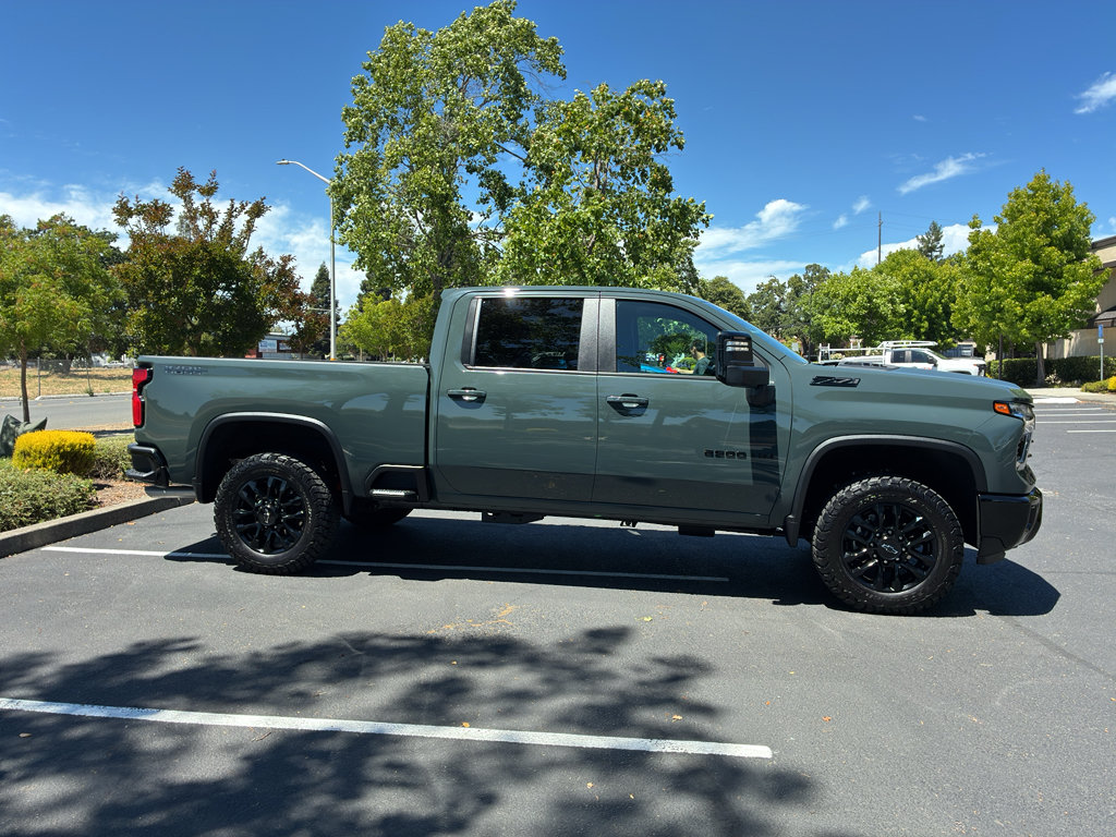 Used 2025 Chevrolet Silverado 2500 LT w/ Trail Boss Package AWD/4WD image 3