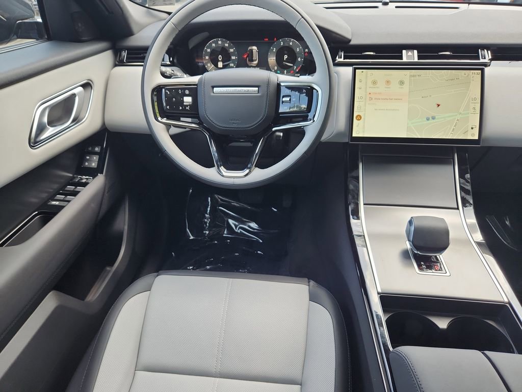 Used 2026 Land Rover Range Rover Velar Dynamic SE AWD/4WD image 4