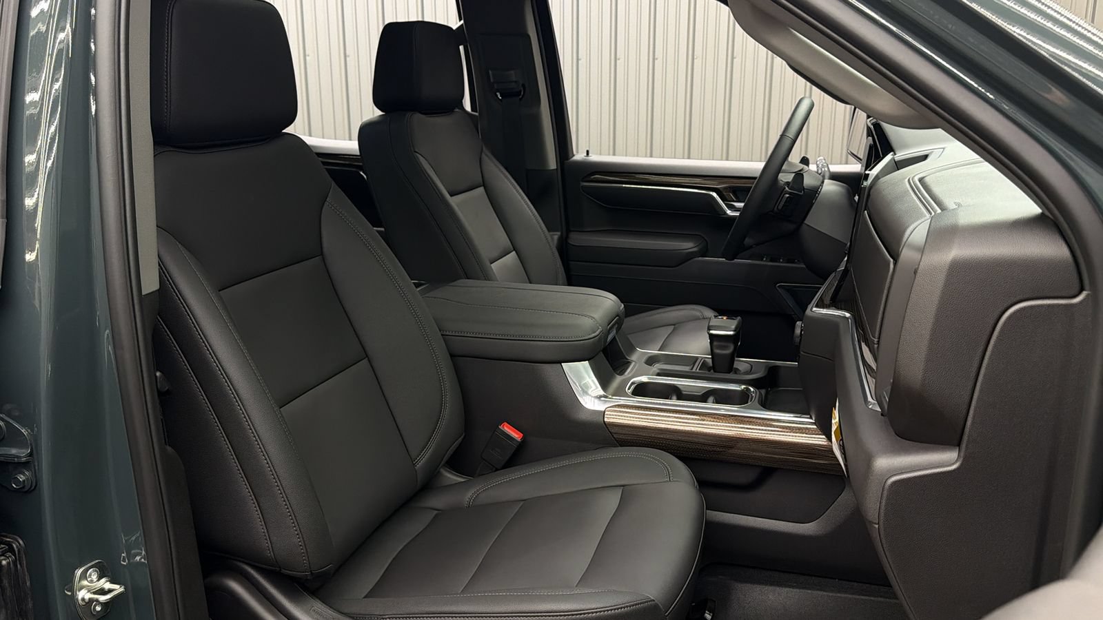 Used 2026 Chevrolet Silverado 1500 LT Trail Boss w/ LT Trail Boss Premium Package AWD/4WD image 40