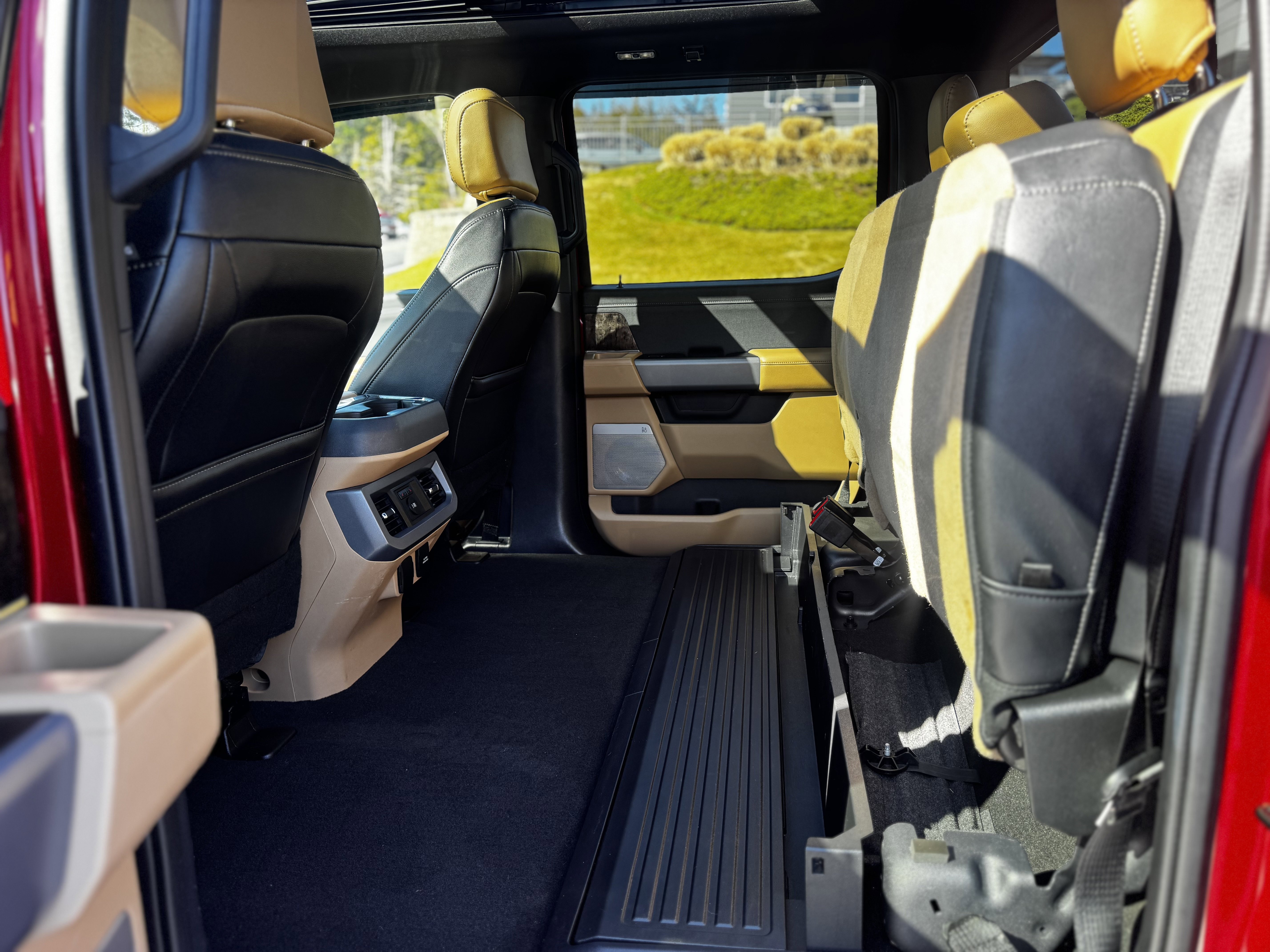 Used 2024 Ford F250 Lariat w/ Sport Appearance Package image 15