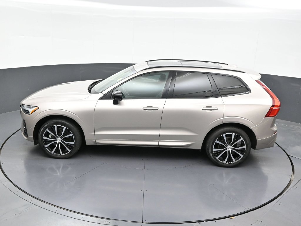 Certified 2024 Volvo XC60 B5 Plus AWD/4WD image 22