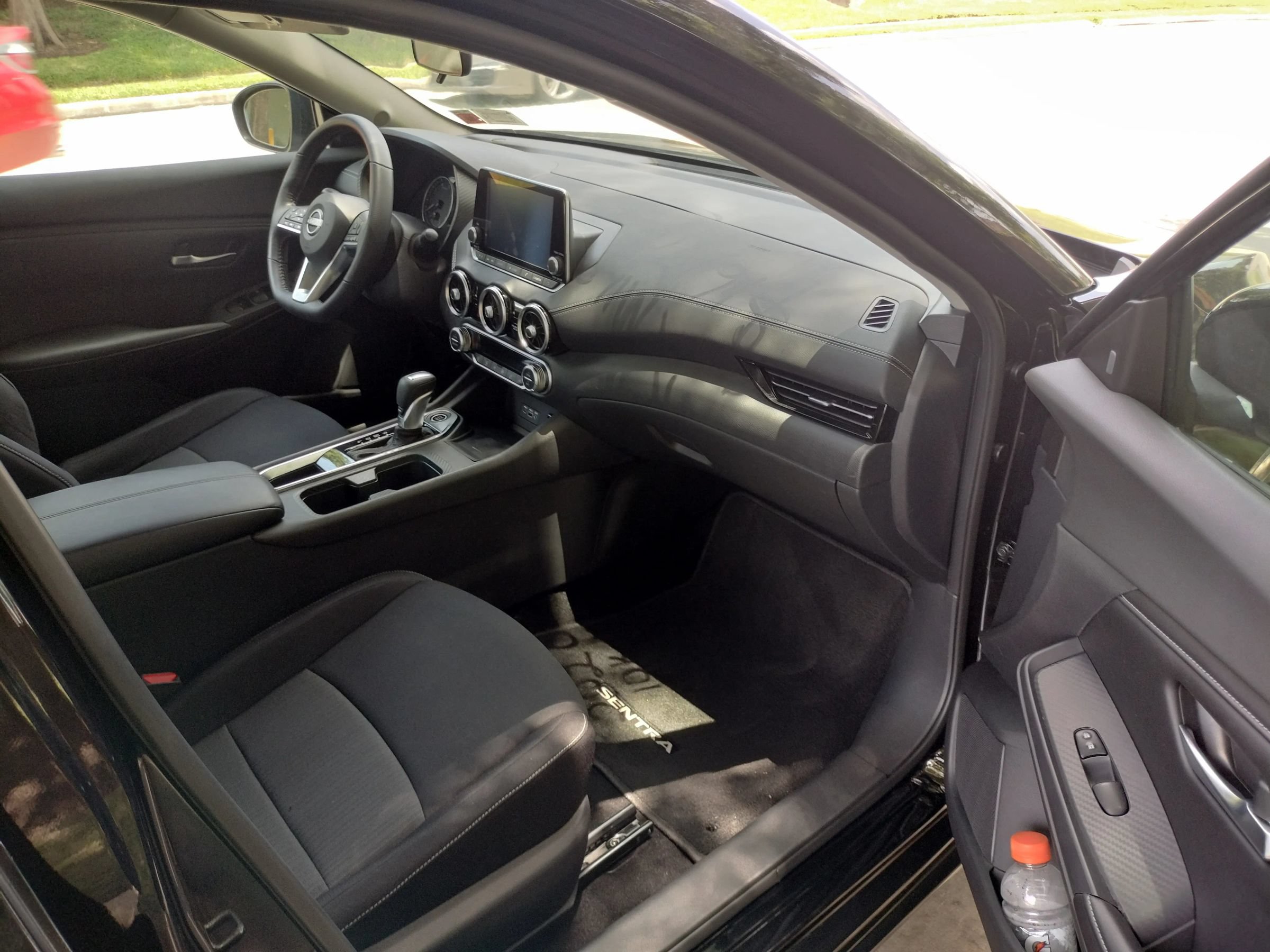 Used 2020 Nissan Sentra SV FWD image 2