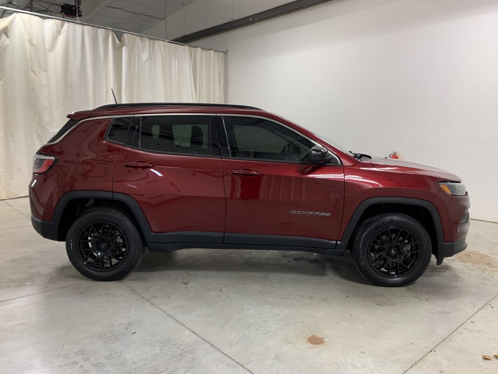 Used 2022 Jeep Compass Latitude AWD/4WD image 11