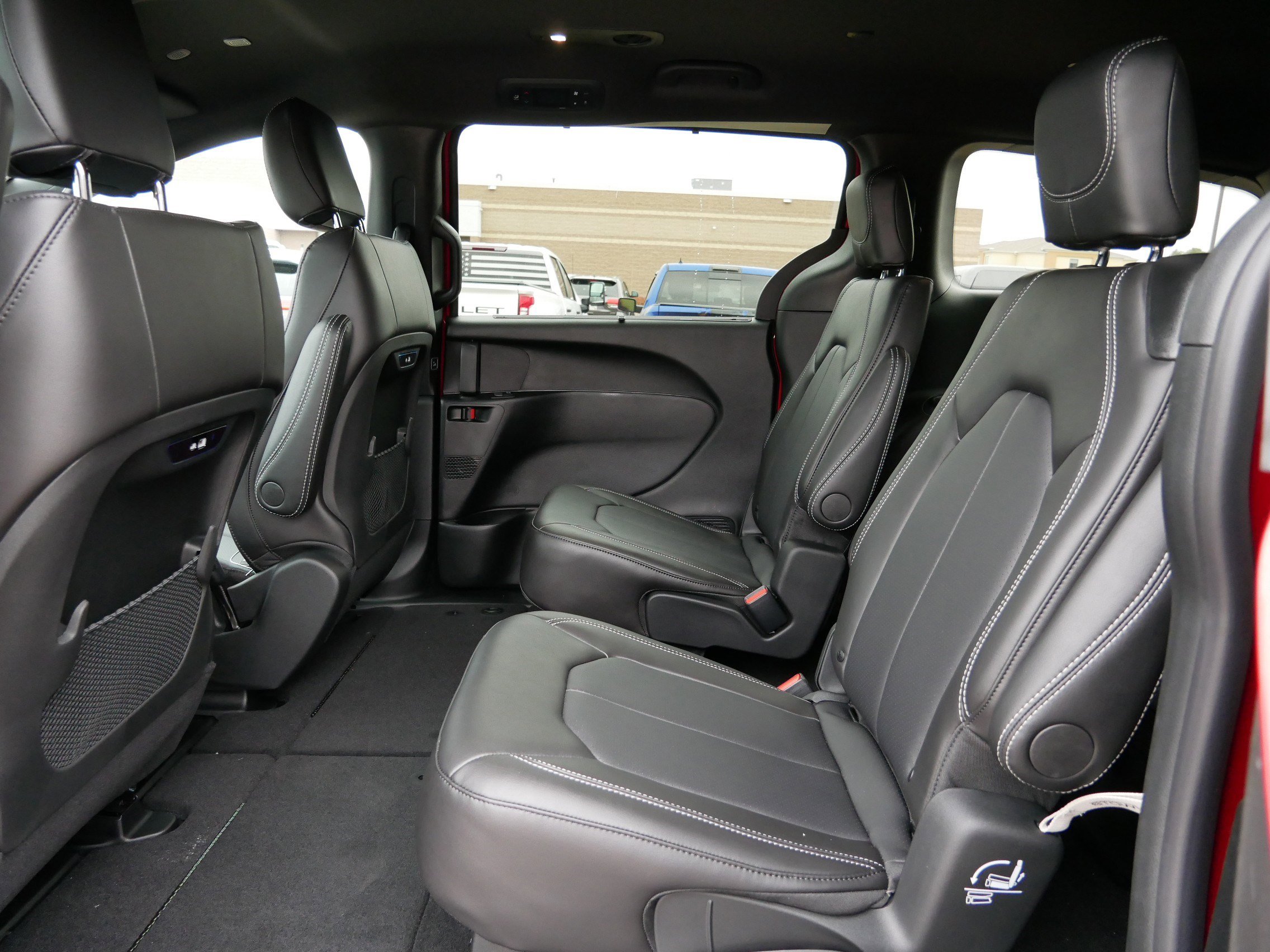 New 2026 Chrysler Pacifica Select image 7