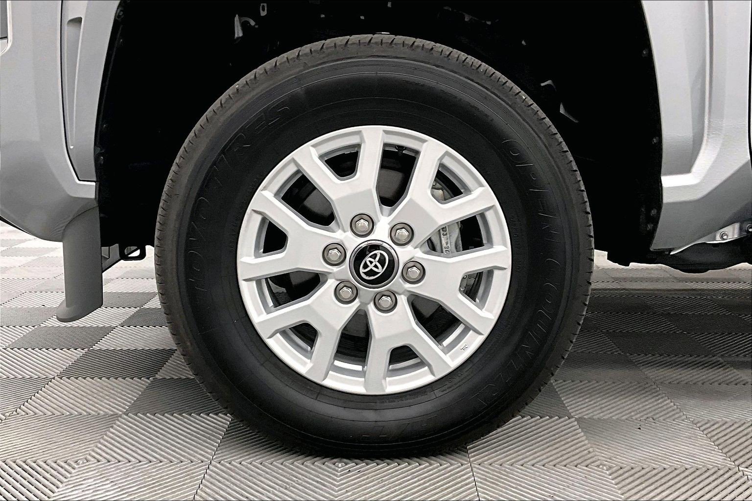 Used 2025 Toyota Tacoma SR5 AWD/4WD image 10