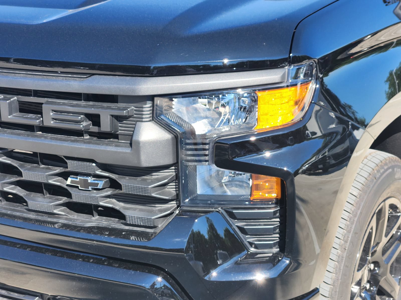 New 2026 Chevrolet Silverado 1500 Custom w/ LPO, Dark Essentials Package RWD image 9