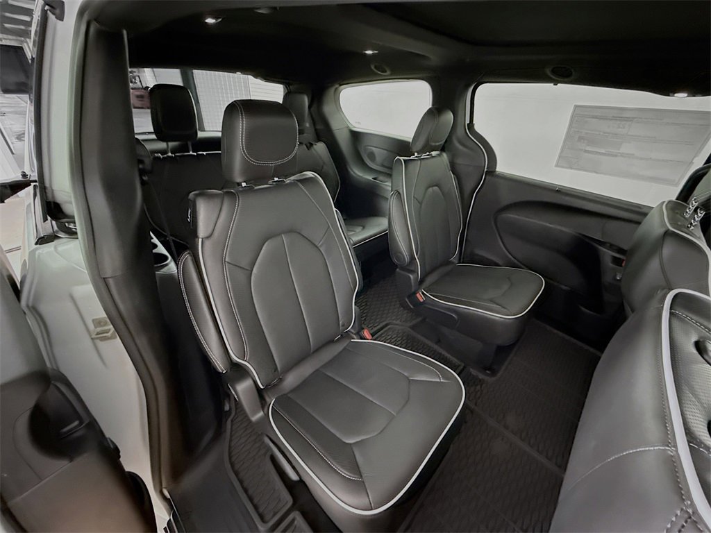 New 2026 Chrysler Pacifica Limited image 30