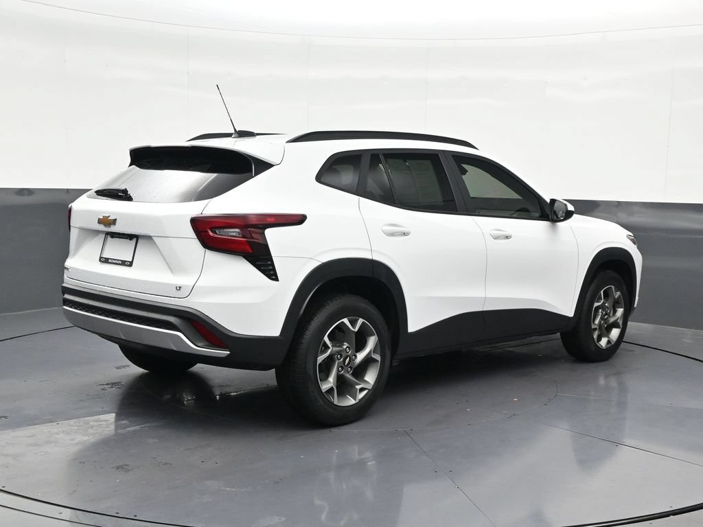 Used 2025 Chevrolet Trax LT FWD image 5
