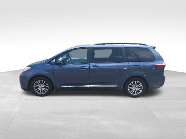 Used 2015 Toyota Sienna XLE w/ XLE Navigation Package FWD image 3
