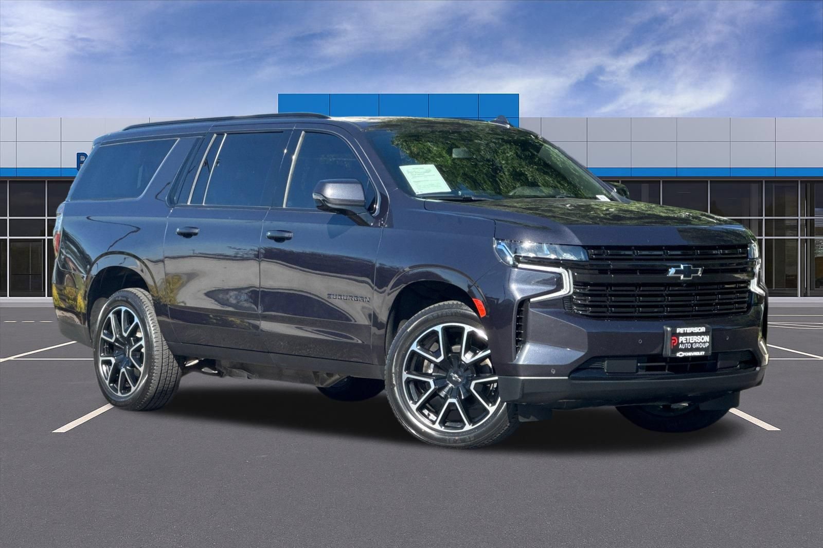 Certified 2022 Chevrolet Suburban RST w/ Luxury Package AWD/4WD image 2