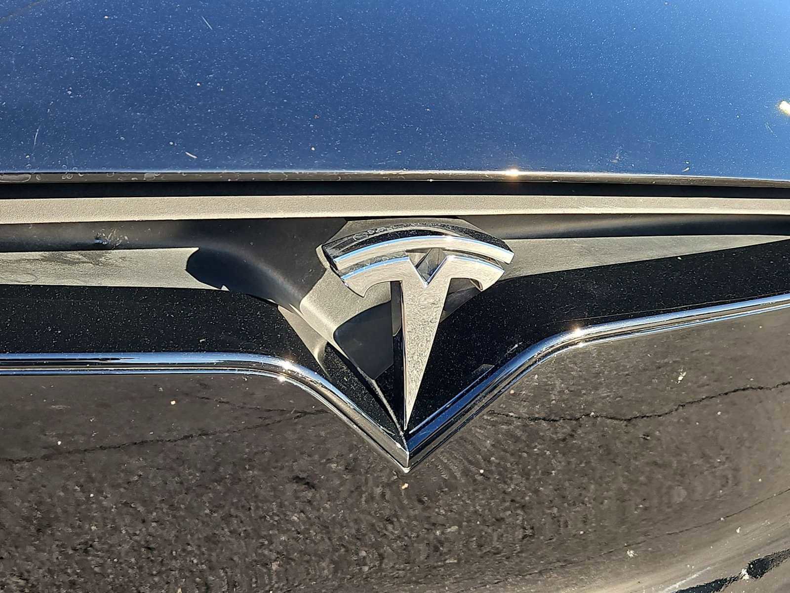 Used 2022 Tesla Model X Plaid image 11