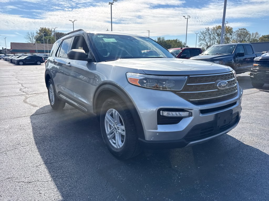 Used 2024 Ford Explorer XLT w/ Equipment Group 202A AWD/4WD image 4