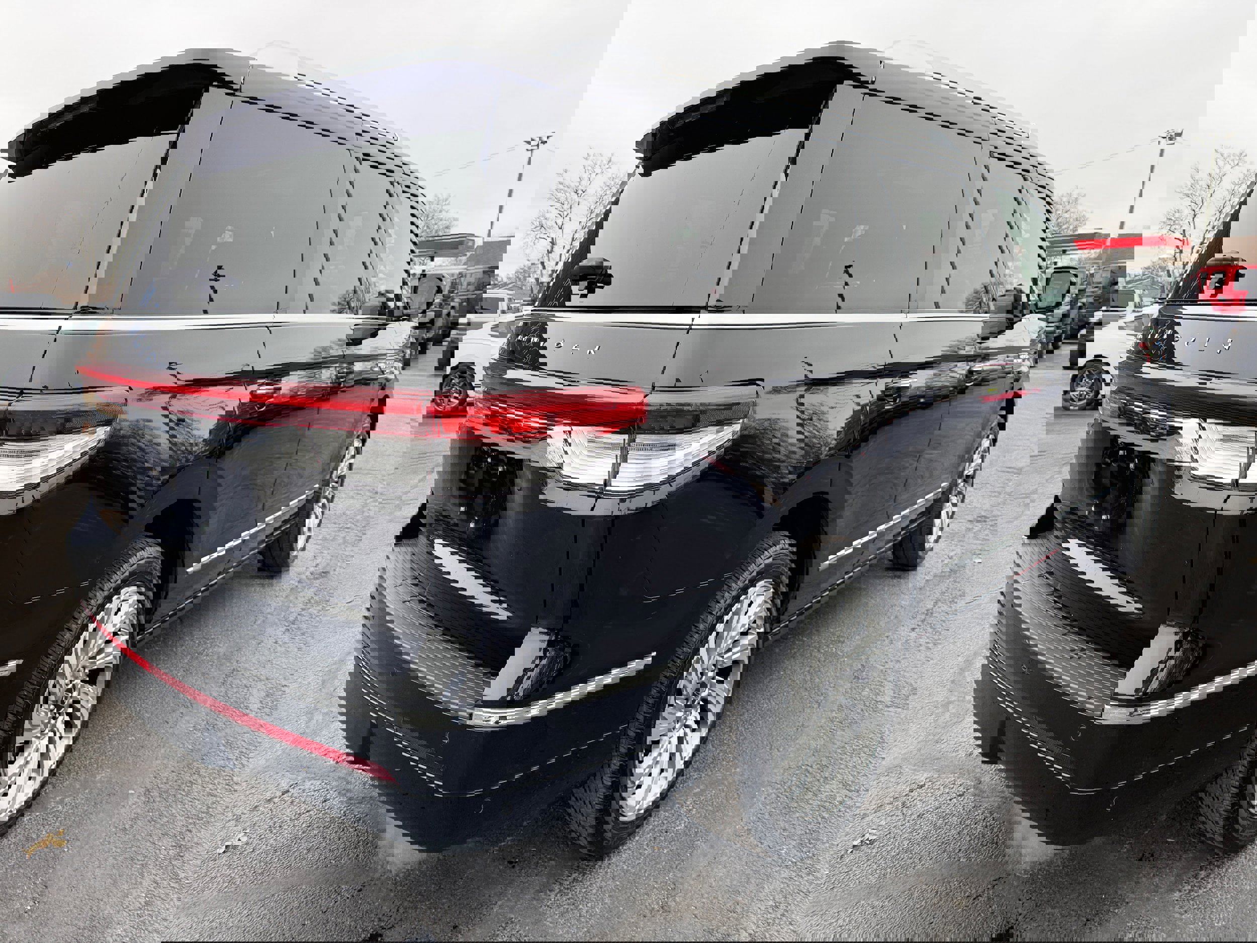 Used 2024 Lincoln Navigator Reserve image 7