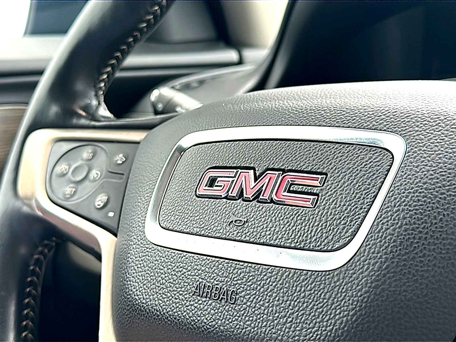 Used 2022 GMC Terrain Denali w/ Denali Premium Package AWD/4WD image 30