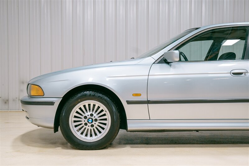 Used 1997 BMW 540i Sedan RWD image 4