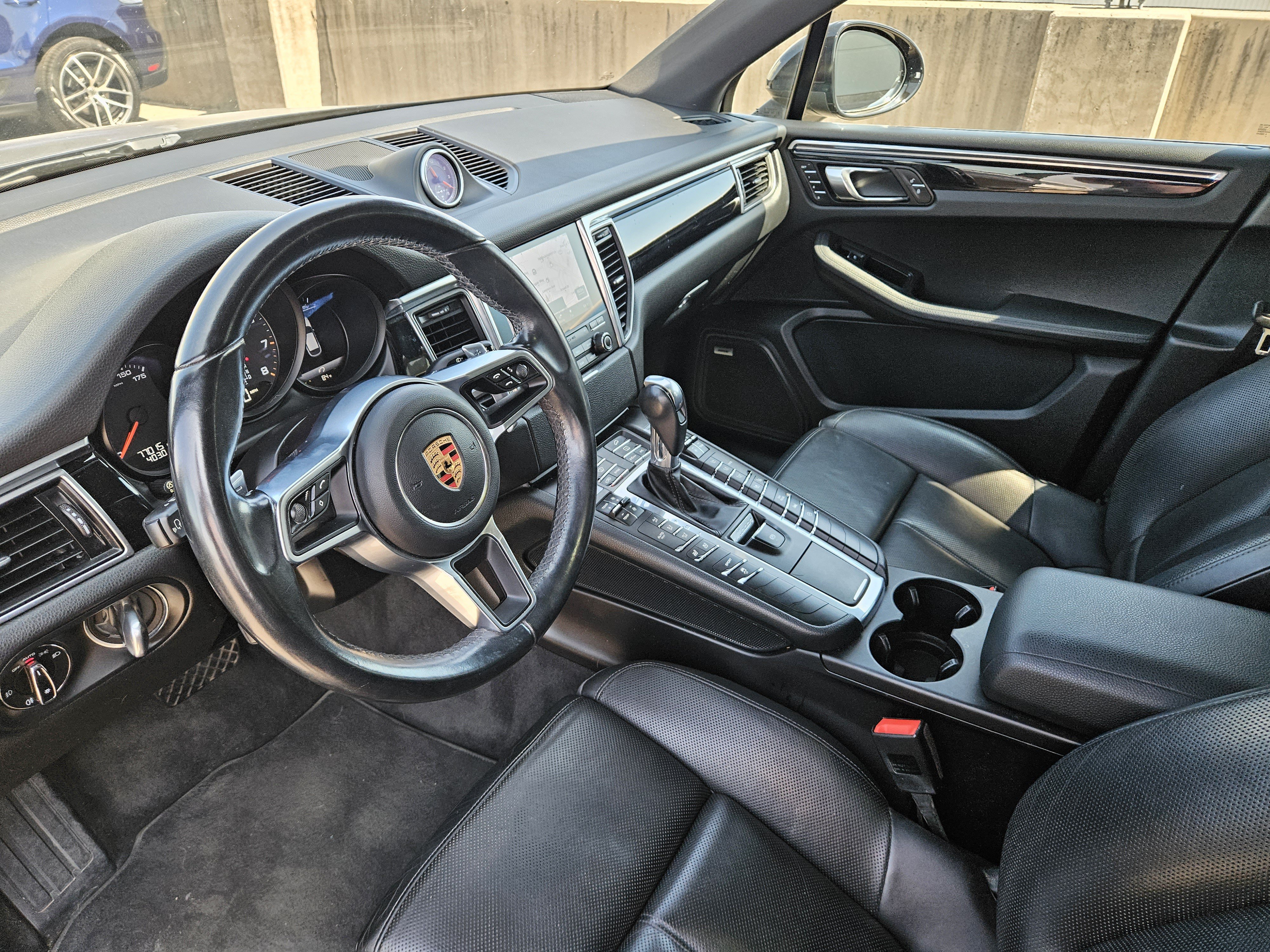 Certified 2017 Porsche Macan AWD/4WD image 4