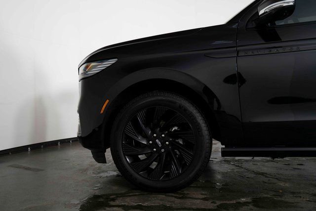 Used 2025 Lincoln Navigator Reserve w/ Jet Appearance Package image 10