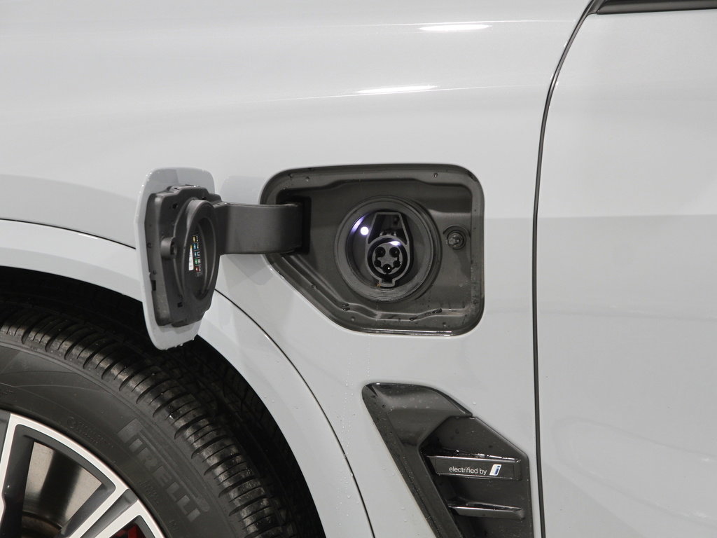 Certified 2024 BMW X5 xDrive50e w/ M Sport Package image 4