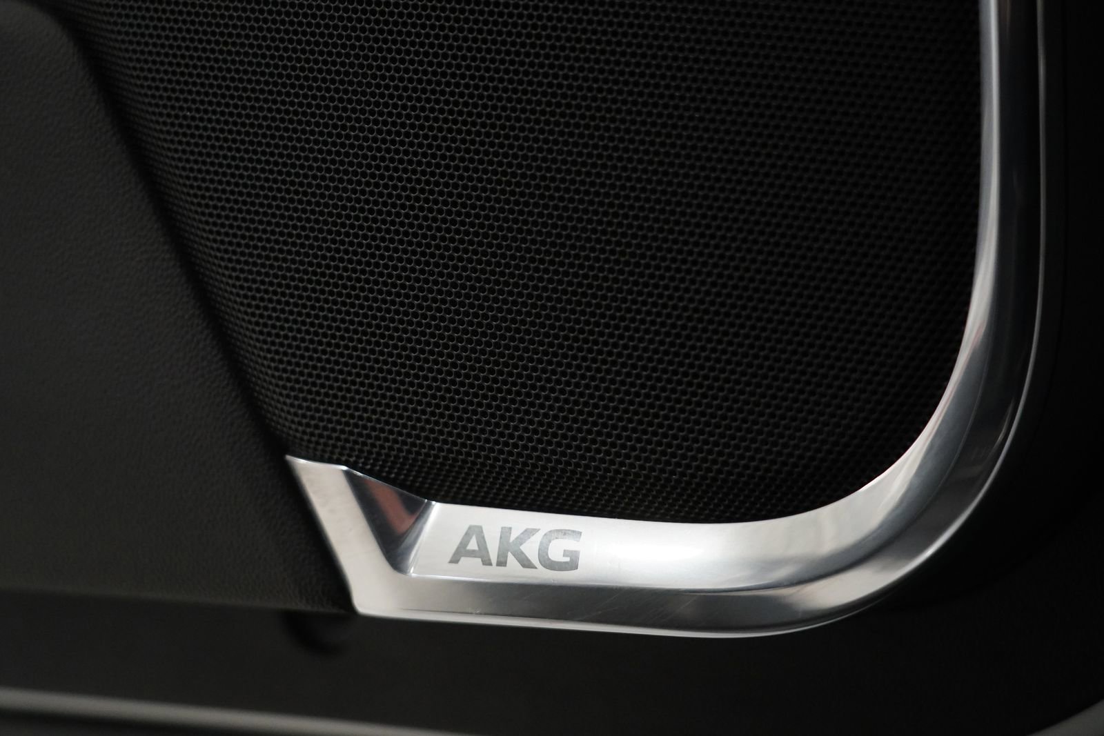 Used 2021 Cadillac Escalade ESV Premium Luxury w/ Driver Assist Tech Package image 33