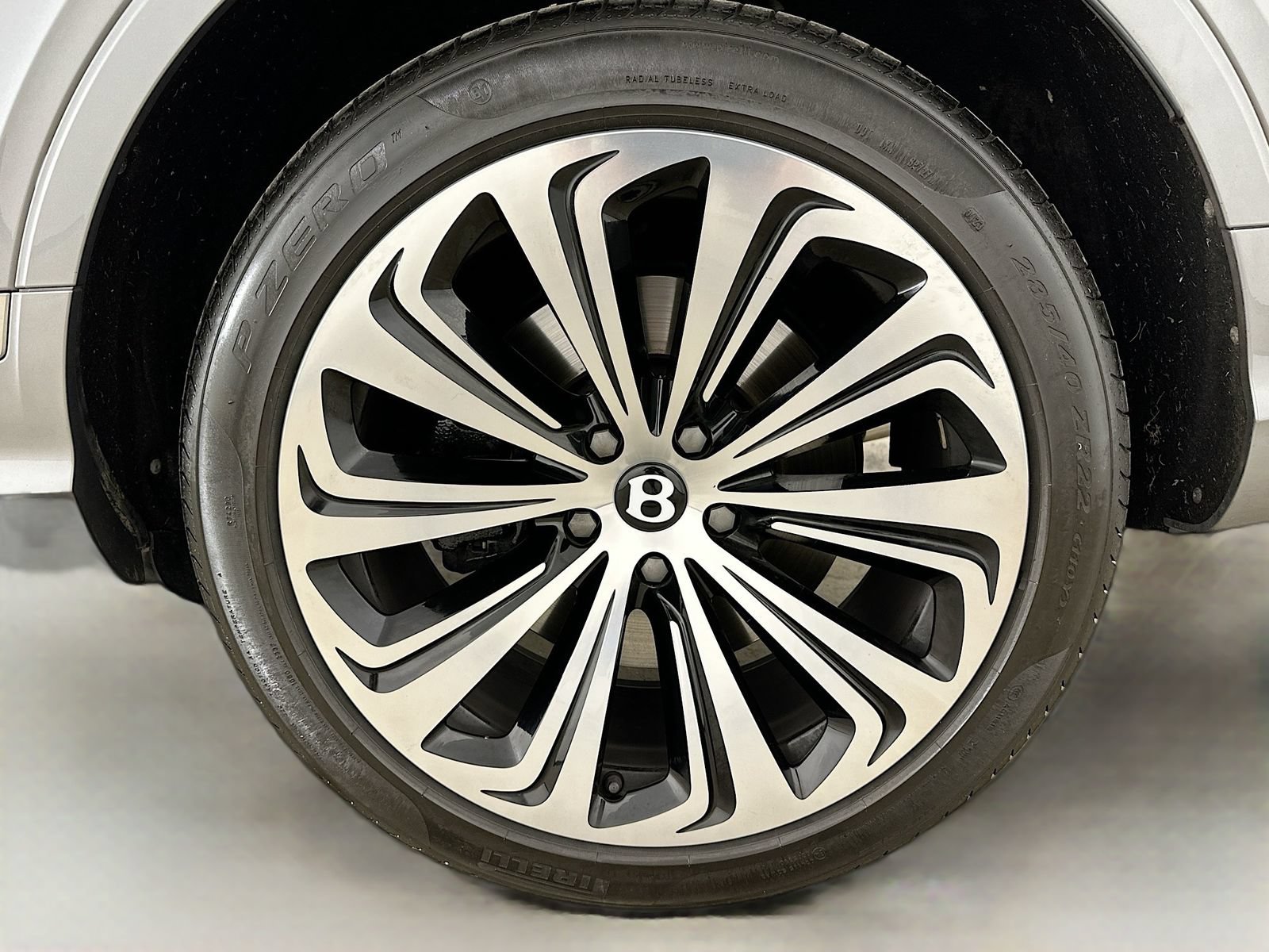 Used 2023 Bentley Bentayga Extended Wheelbase AWD/4WD image 54