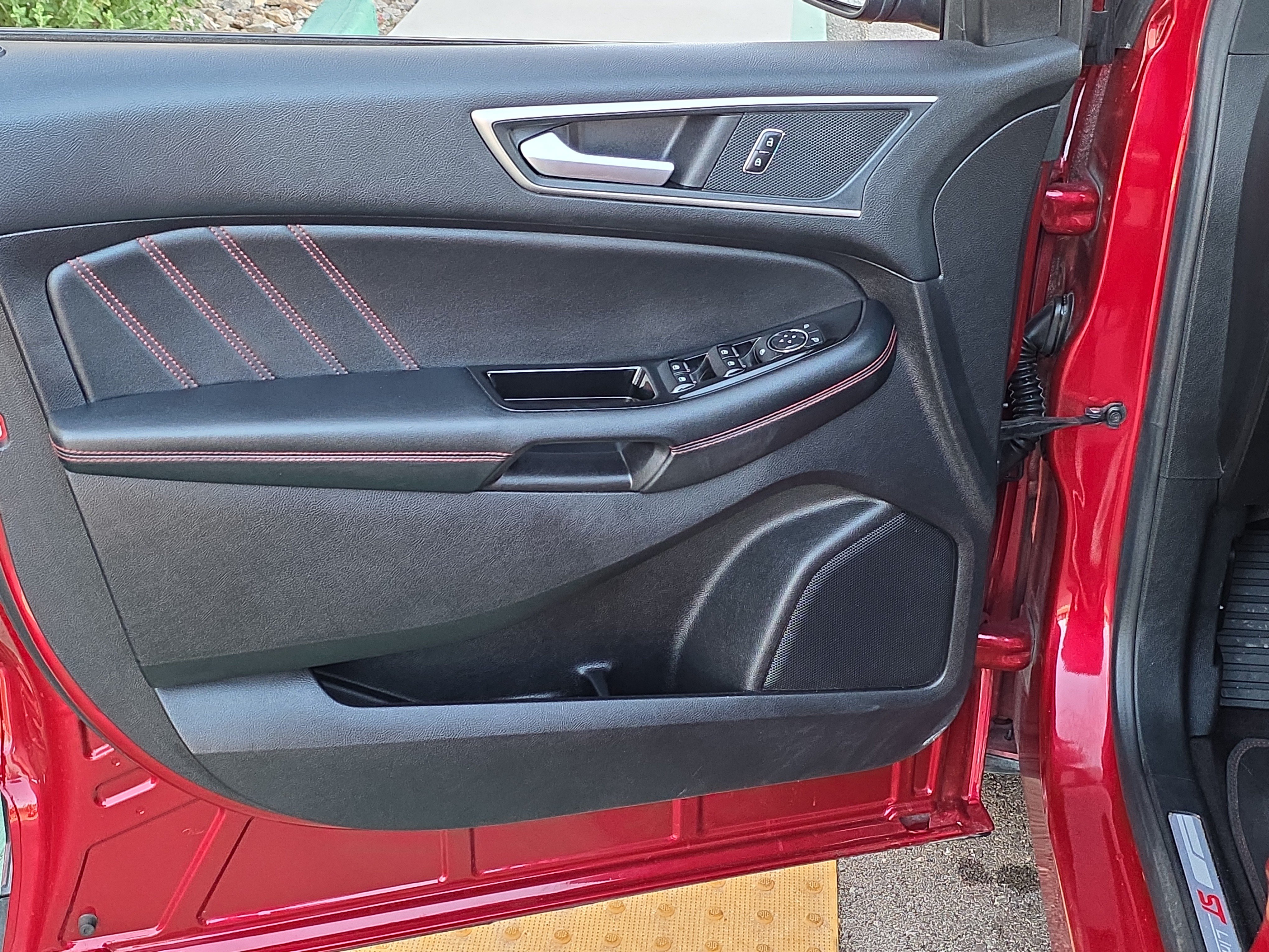 Used 2020 Ford Edge ST-Line FWD image 10