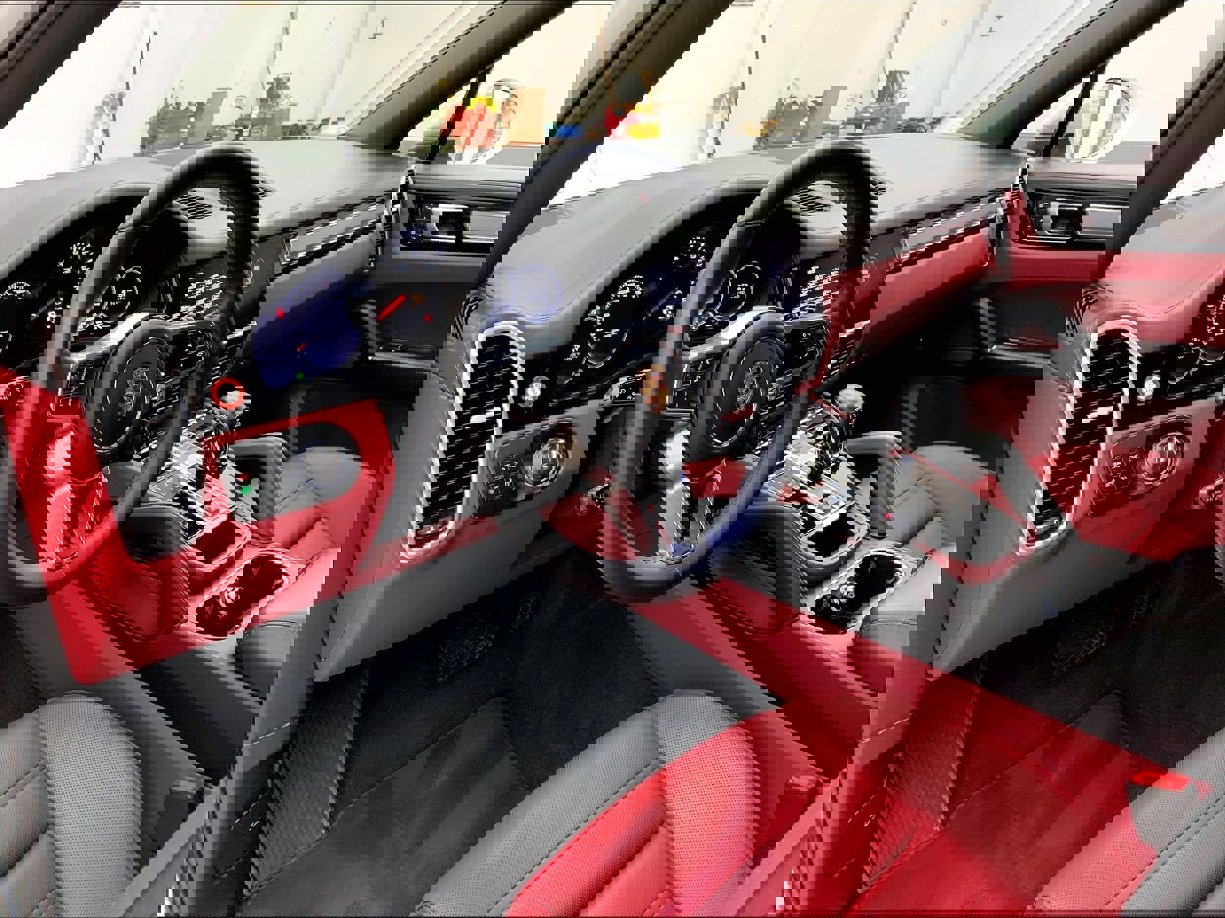 Used 2022 Porsche Cayenne Coupe image 4