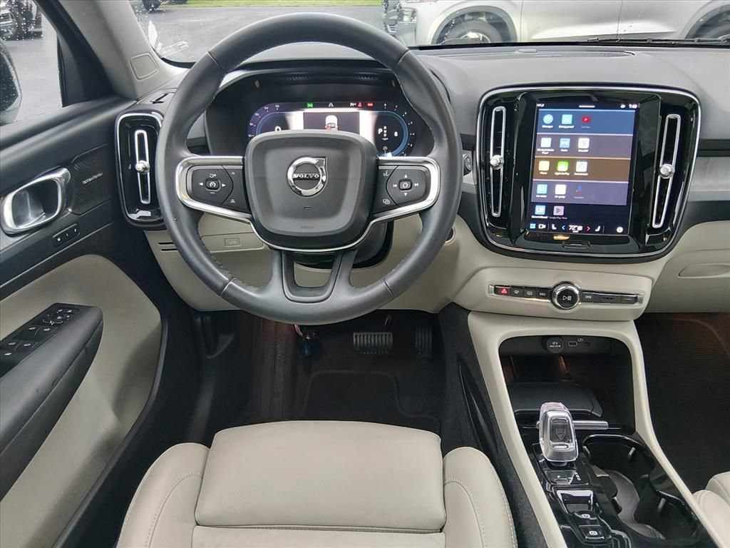Used 2023 Volvo XC40 B4 Ultimate FWD image 11