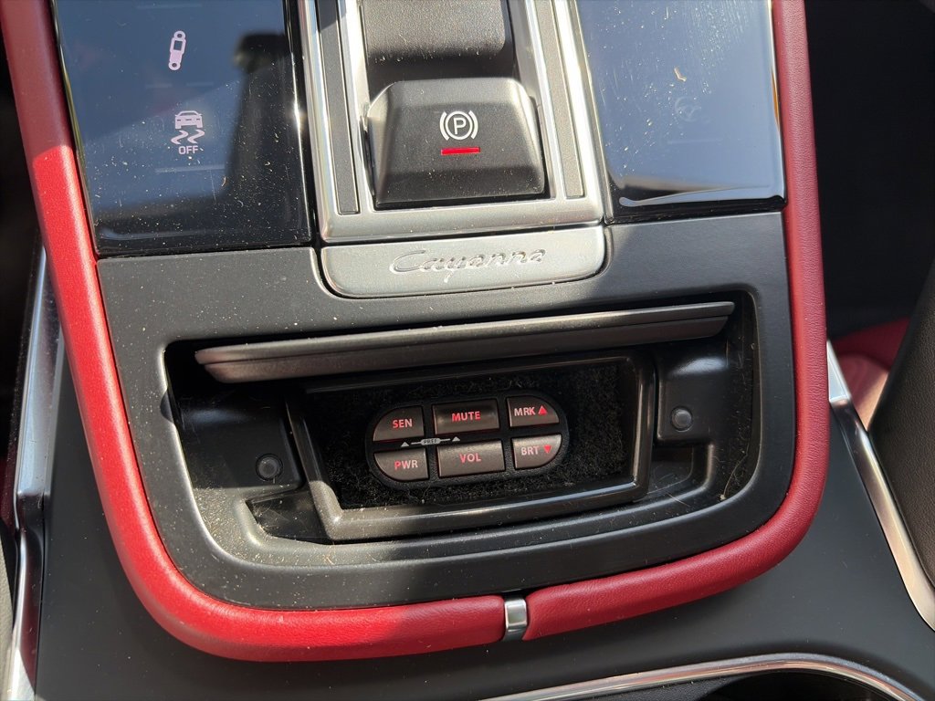 Used 2020 Porsche Cayenne Turbo image 10