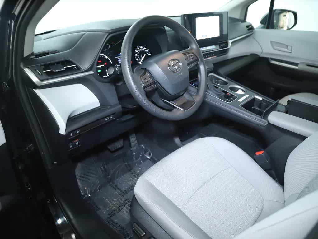 Certified 2026 Toyota Sienna LE AWD/4WD image 17