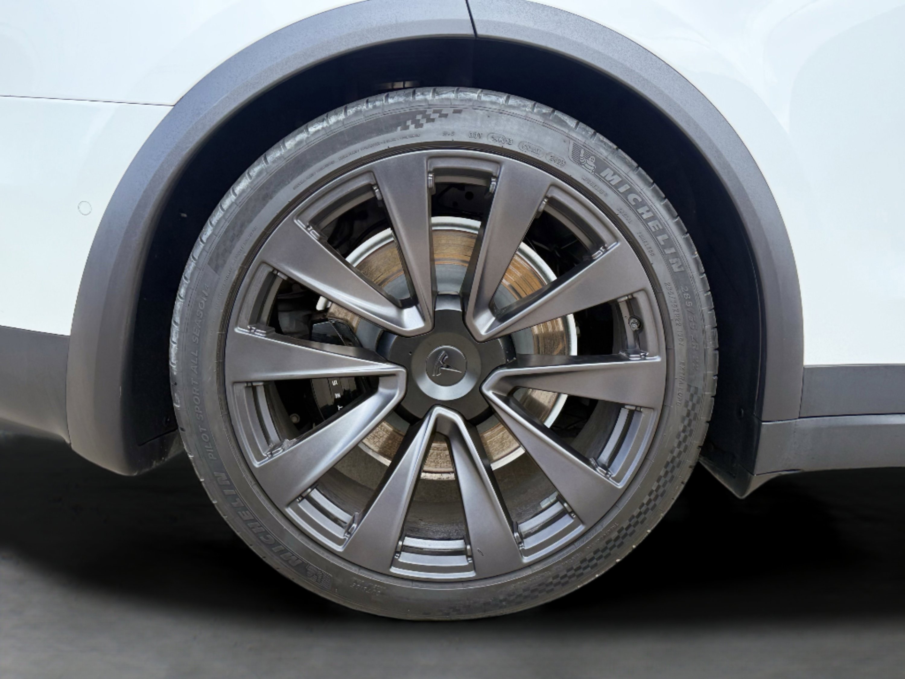 Used 2023 Tesla Model X Plaid image 9