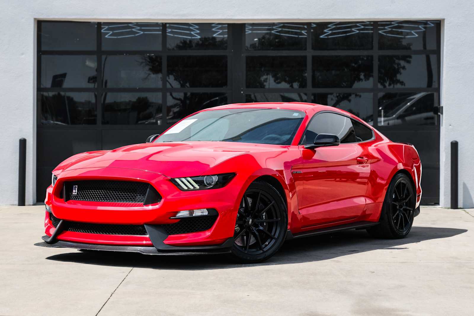 Used 2016 Ford Mustang Shelby GT350 w/ Technology Package RWD image 1